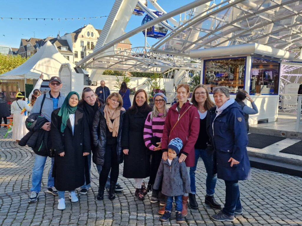 Begeisterte Mitfahrer im Düsseldorfer Riesenrad