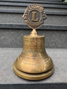 Die Glocke des Präsidenten des Lions Club Düsseldorf Barbarossa