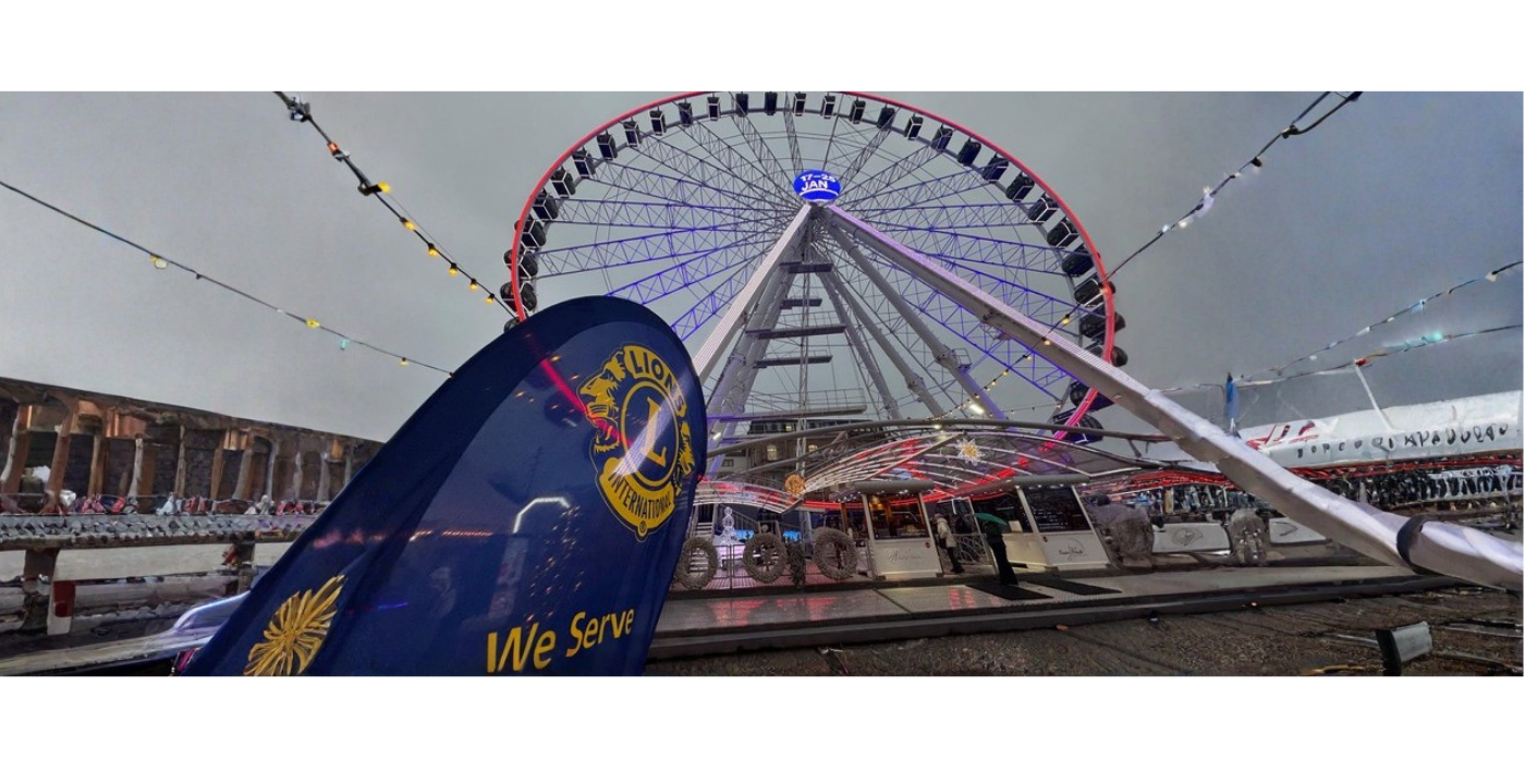 Das Riesenrad am Düsseldorfer Burgplatz war wieder Attraktion für Düsseldorfer Kinder