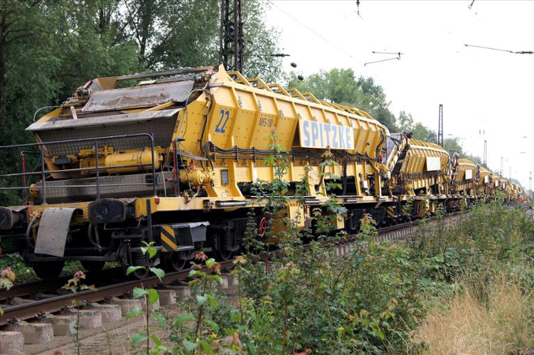 © FUNKE - Gleisbaumaschine zwischen Dortmund und Hamm im Einsatz